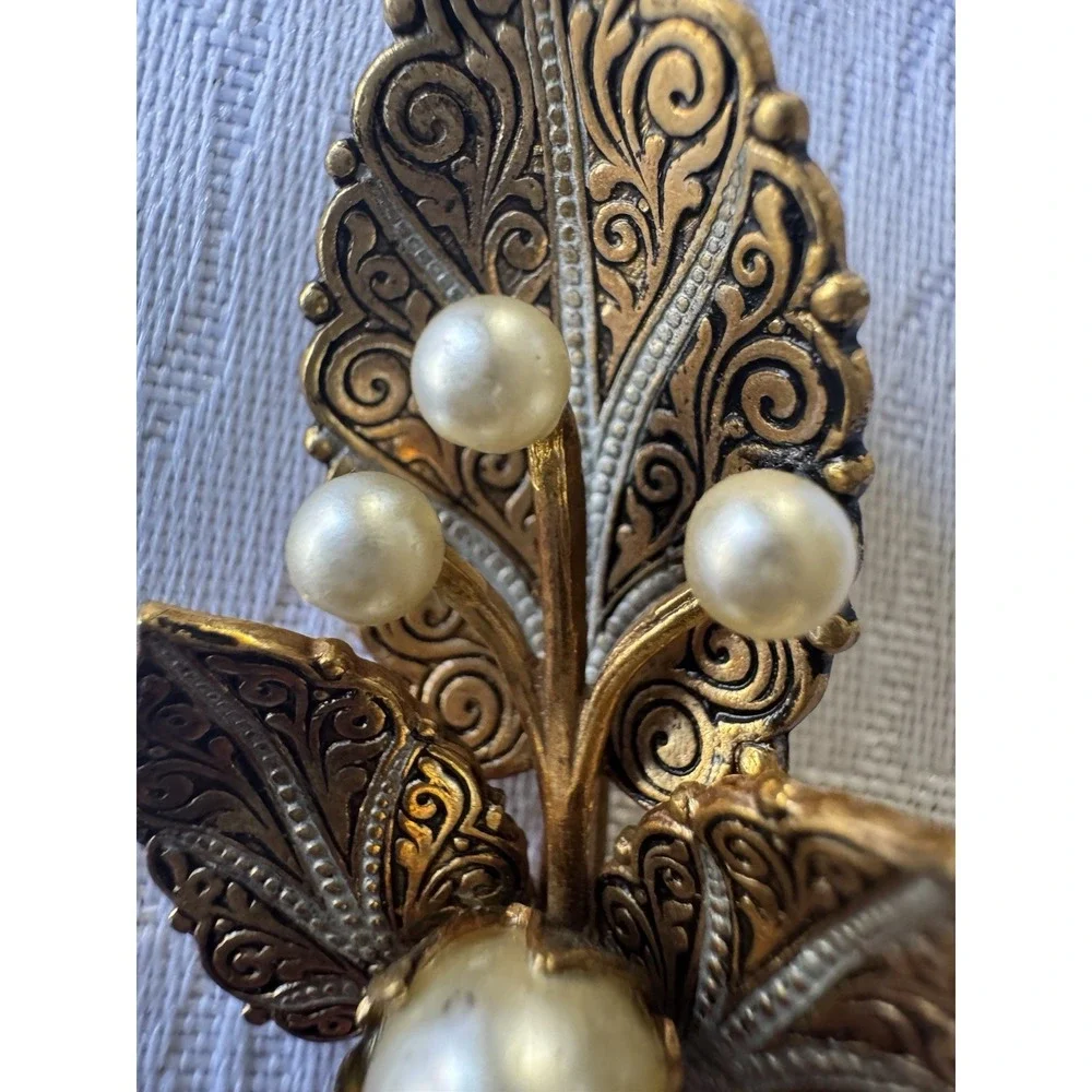 Vintage Spain Gold Tone Ornate Filigree‎ Faux Pearl Brooch